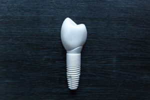 Zirconia dental implant